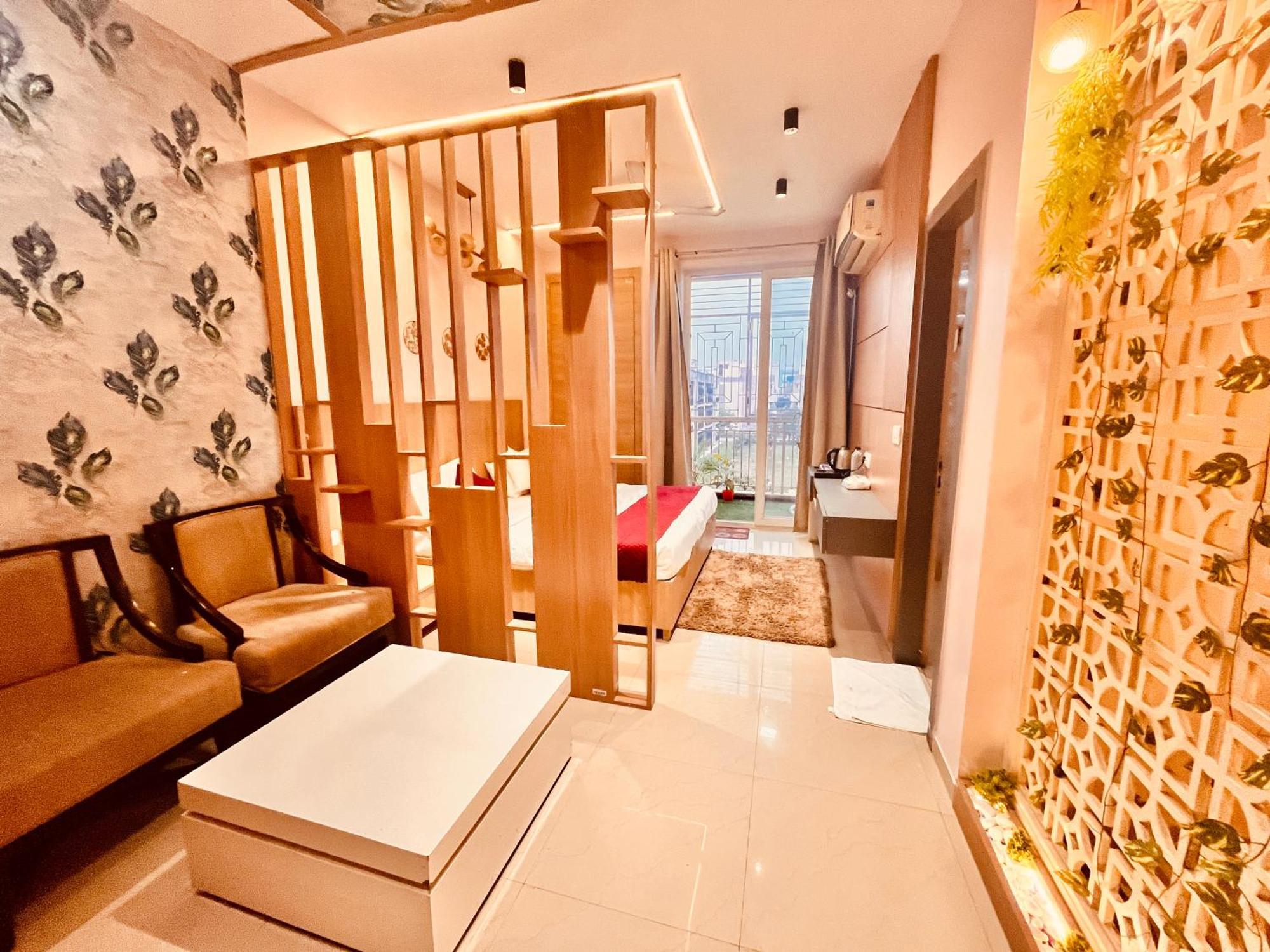 Pearl Grand Boutique Cottage In Omaxe Anandam Vrindavan - #Premium Ac Rooms With Balcony #Big Parking #Lift #Garden #Peaceful Area #Near Prem Mandir #Property Of The Year #Most Awarded Экстерьер фото