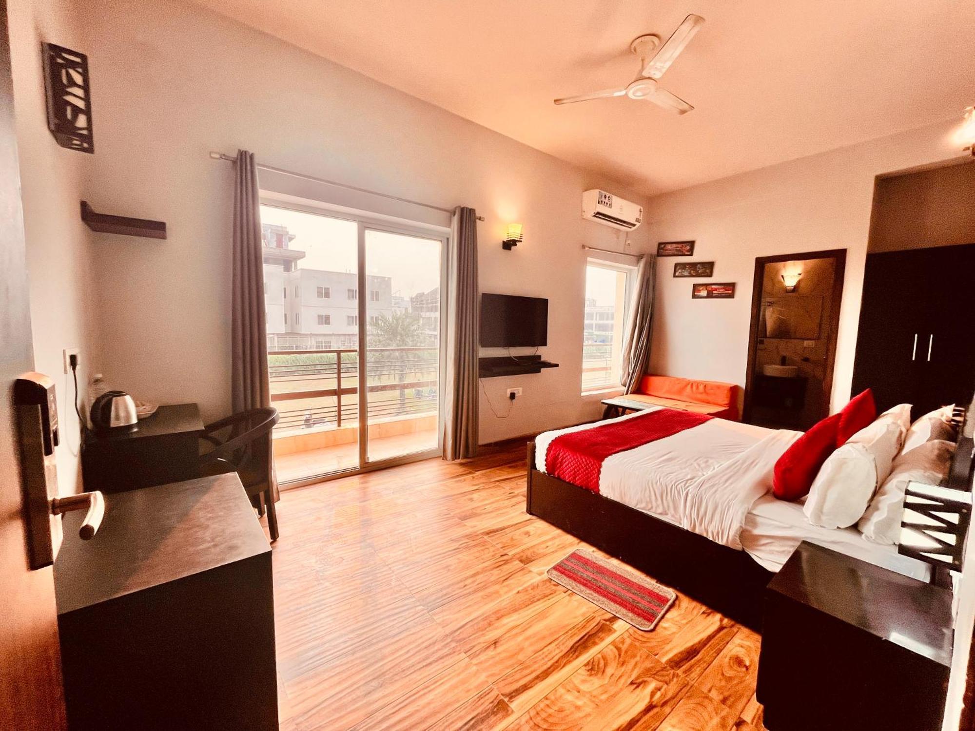 Pearl Grand Boutique Cottage In Omaxe Anandam Vrindavan - #Premium Ac Rooms With Balcony #Big Parking #Lift #Garden #Peaceful Area #Near Prem Mandir #Property Of The Year #Most Awarded Экстерьер фото
