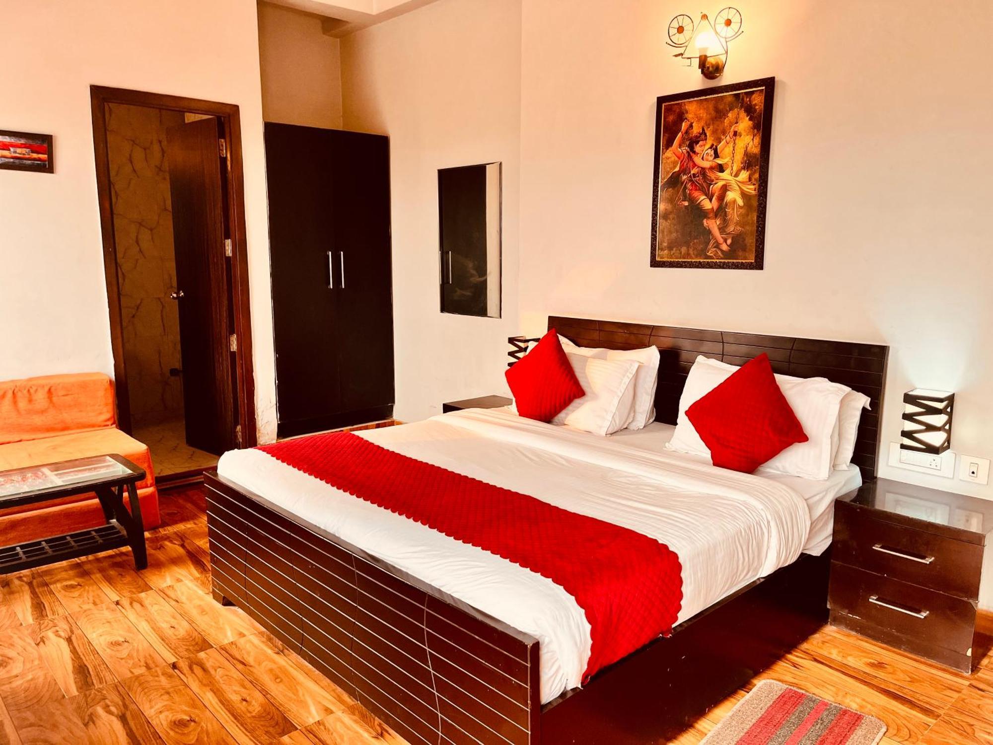 Pearl Grand Boutique Cottage In Omaxe Anandam Vrindavan - #Premium Ac Rooms With Balcony #Big Parking #Lift #Garden #Peaceful Area #Near Prem Mandir #Property Of The Year #Most Awarded Экстерьер фото