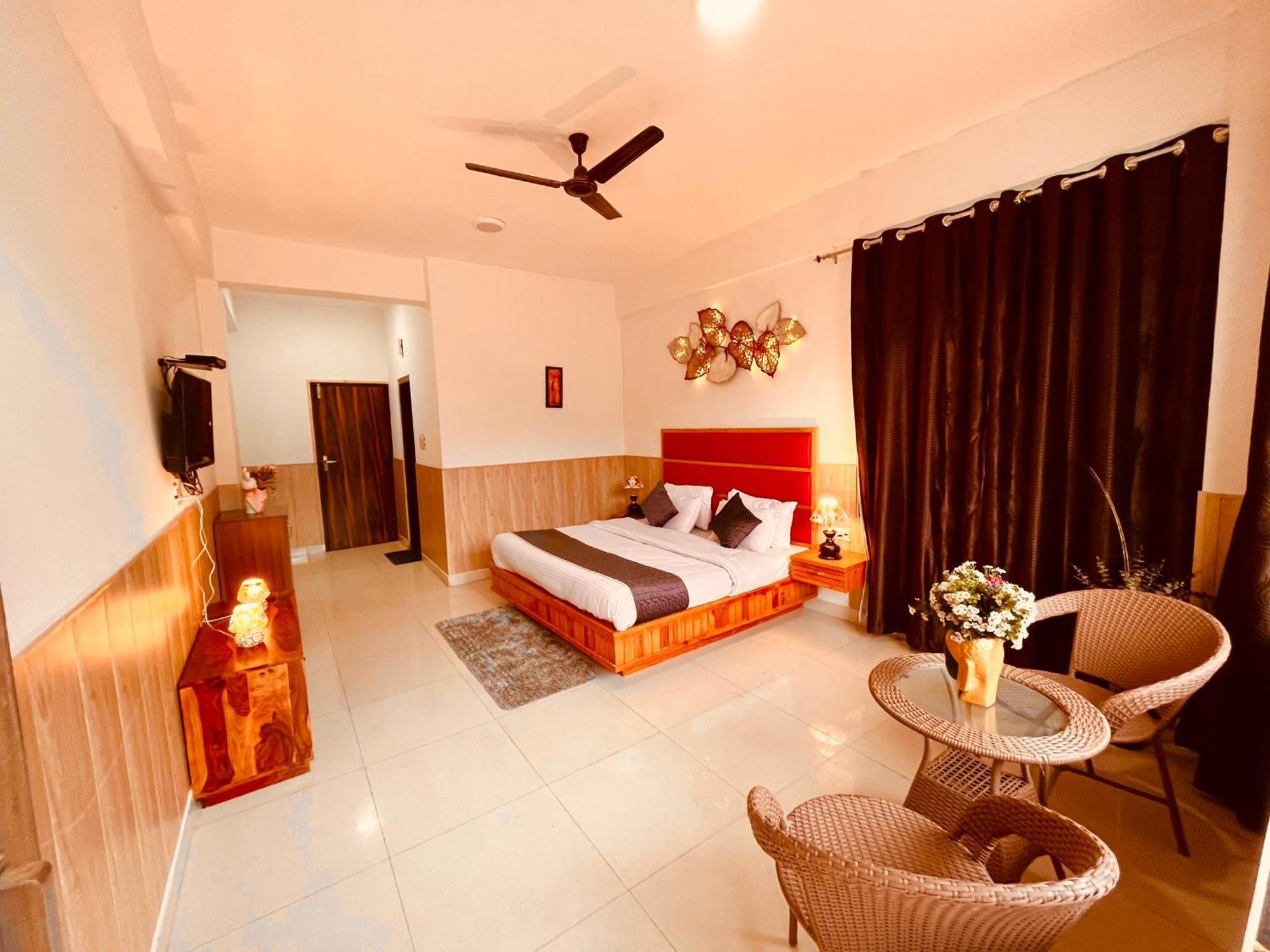 Pearl Grand Boutique Cottage In Omaxe Anandam Vrindavan - #Premium Ac Rooms With Balcony #Big Parking #Lift #Garden #Peaceful Area #Near Prem Mandir #Property Of The Year #Most Awarded Экстерьер фото