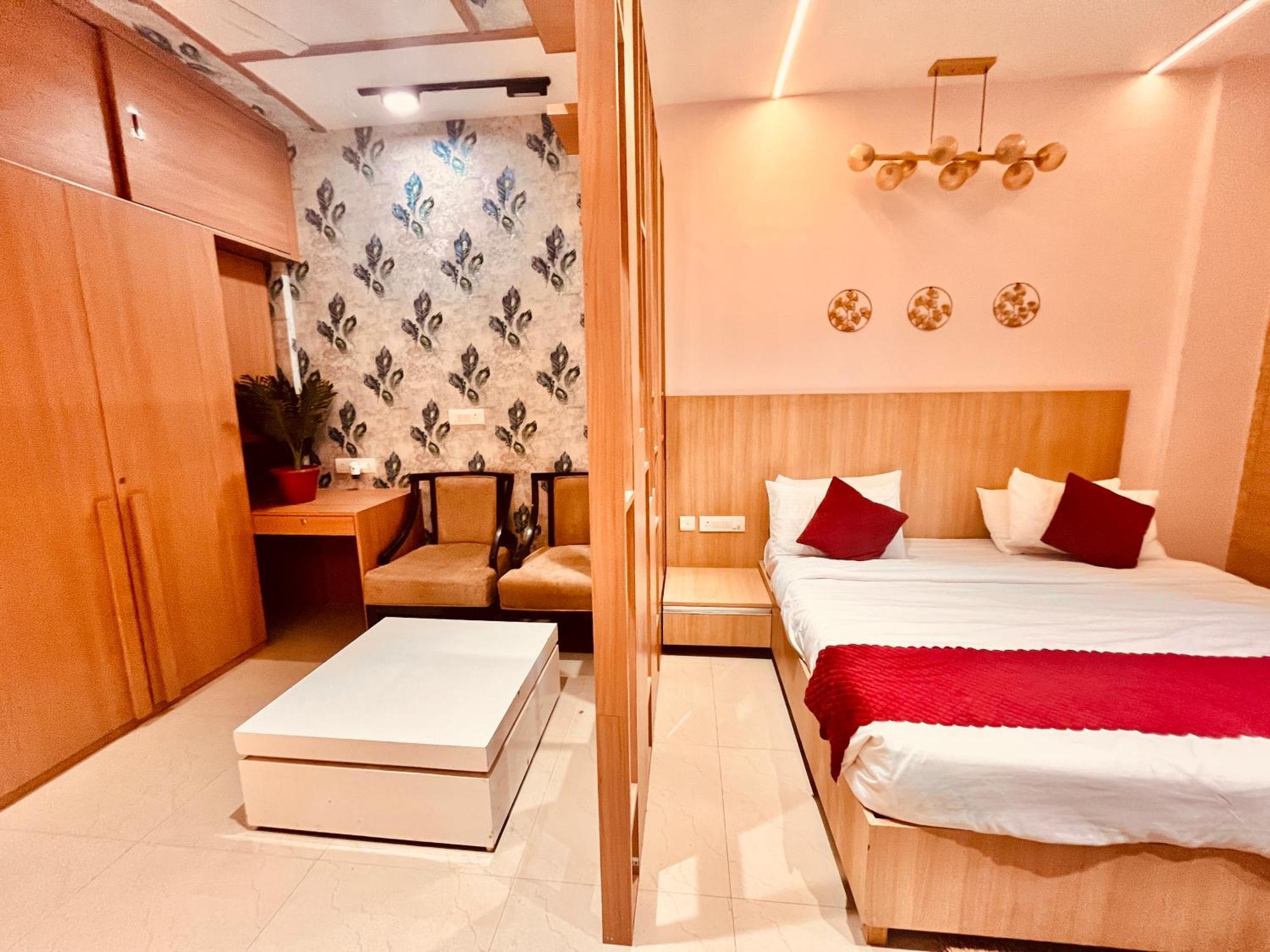 Pearl Grand Boutique Cottage In Omaxe Anandam Vrindavan - #Premium Ac Rooms With Balcony #Big Parking #Lift #Garden #Peaceful Area #Near Prem Mandir #Property Of The Year #Most Awarded Экстерьер фото
