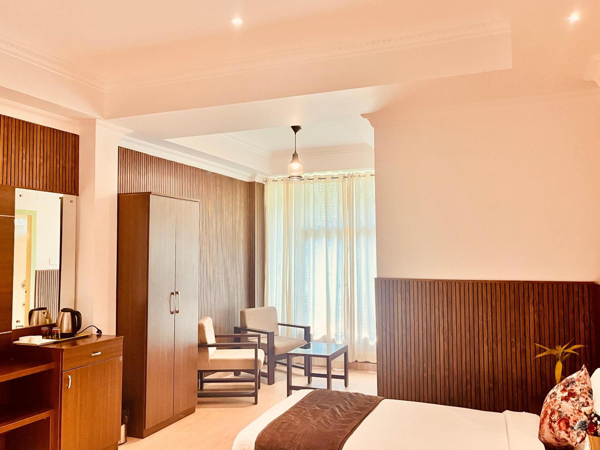 Pearl Grand Boutique Cottage In Omaxe Anandam Vrindavan - #Premium Ac Rooms With Balcony #Big Parking #Lift #Garden #Peaceful Area #Near Prem Mandir #Property Of The Year #Most Awarded Экстерьер фото