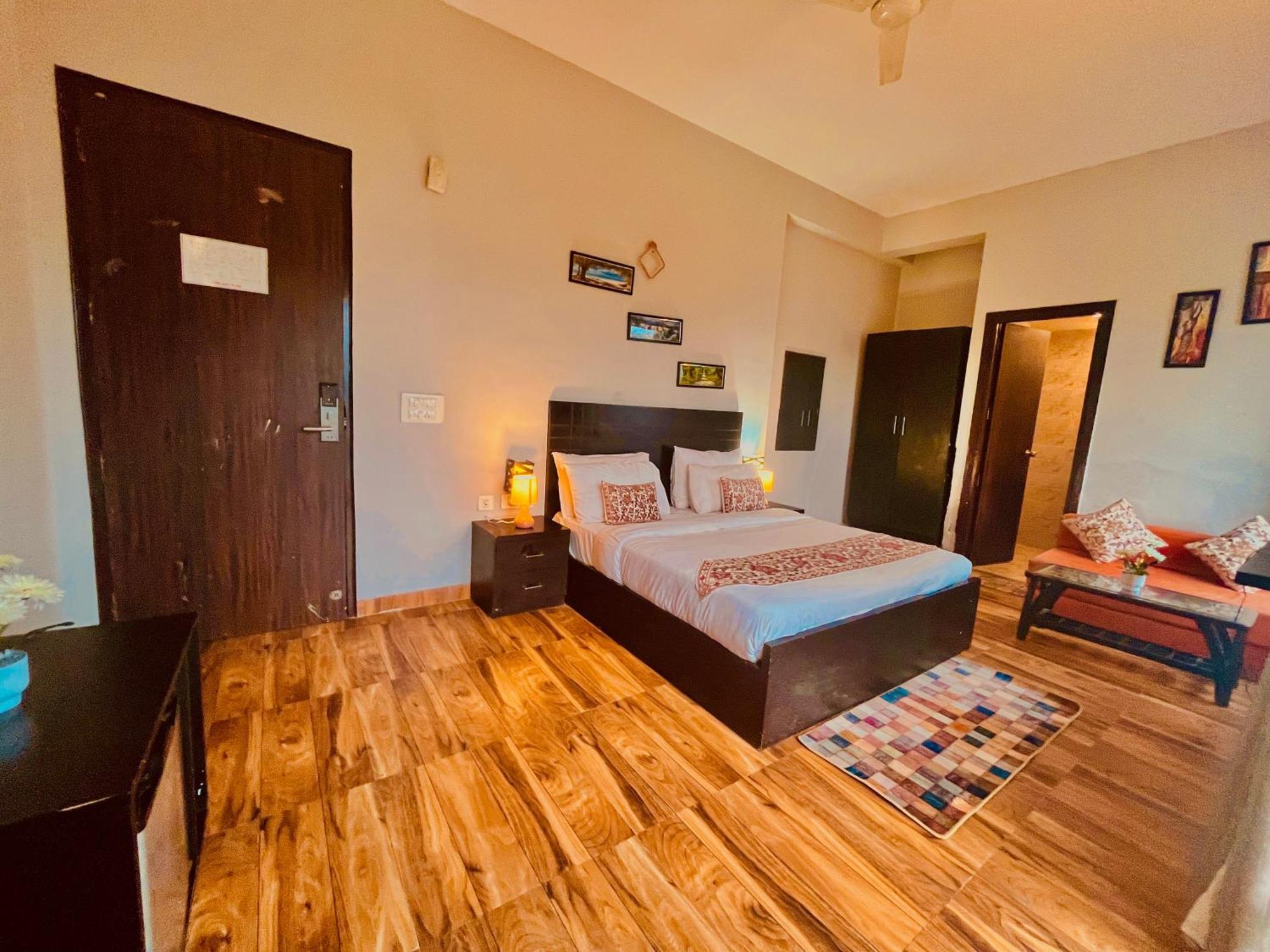 Pearl Grand Boutique Cottage In Omaxe Anandam Vrindavan - #Premium Ac Rooms With Balcony #Big Parking #Lift #Garden #Peaceful Area #Near Prem Mandir #Property Of The Year #Most Awarded Экстерьер фото