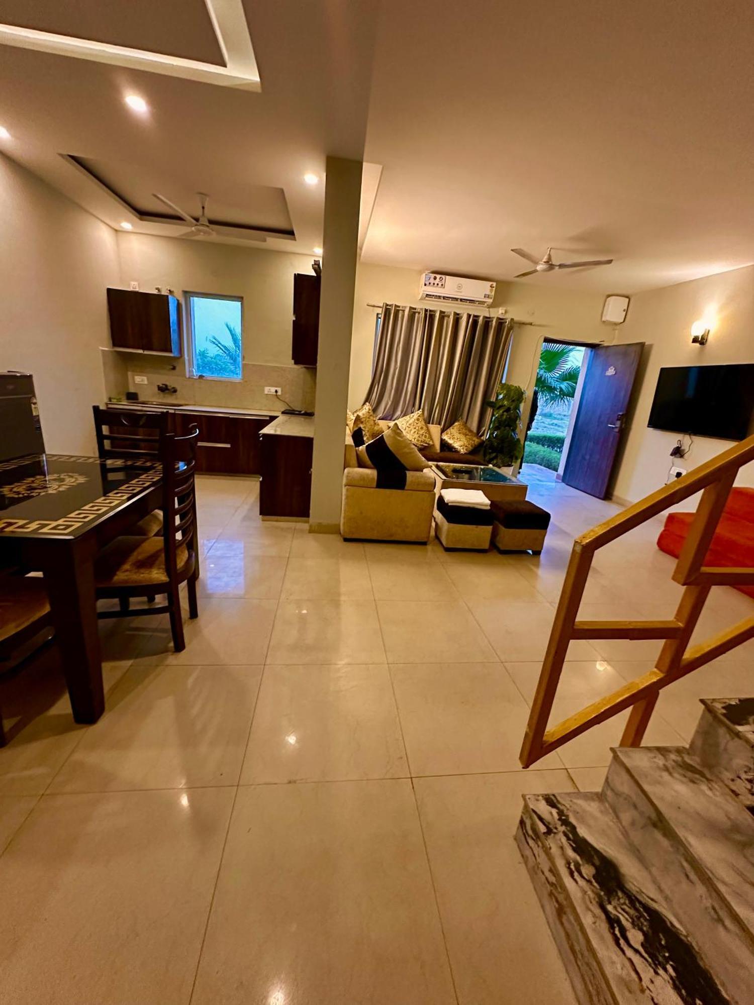 Pearl Grand Boutique Cottage In Omaxe Anandam Vrindavan - #Premium Ac Rooms With Balcony #Big Parking #Lift #Garden #Peaceful Area #Near Prem Mandir #Property Of The Year #Most Awarded Экстерьер фото