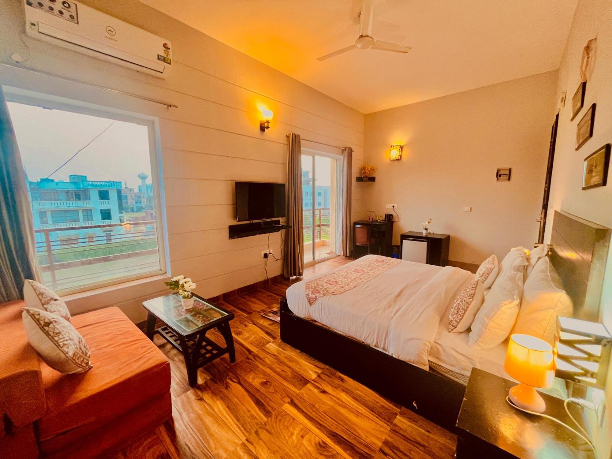 Pearl Grand Boutique Cottage In Omaxe Anandam Vrindavan - #Premium Ac Rooms With Balcony #Big Parking #Lift #Garden #Peaceful Area #Near Prem Mandir #Property Of The Year #Most Awarded Экстерьер фото